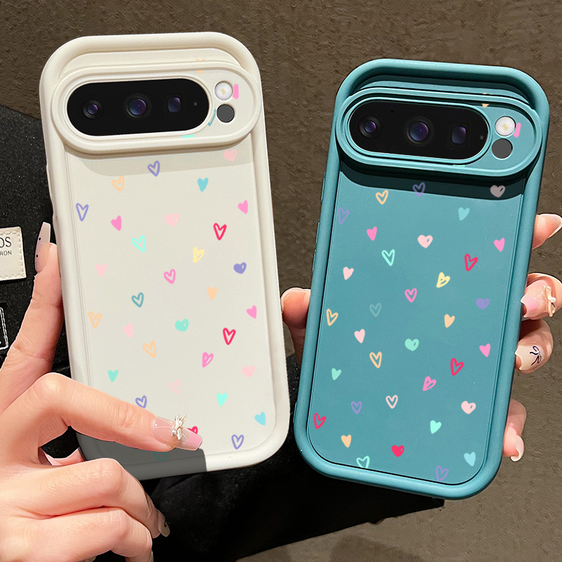 حافظة ناعمة ملونة على شكل قلوب - مراجعة Google Pixel 9 Pro وسعره